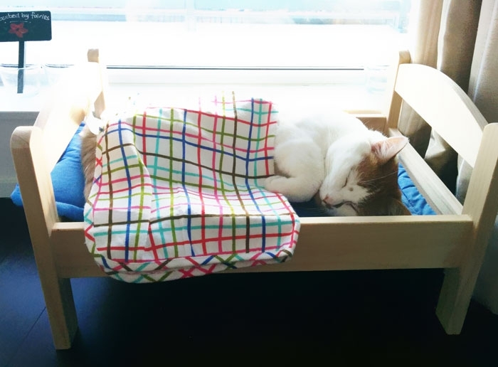 Кукольная кровать для домашних любимцев