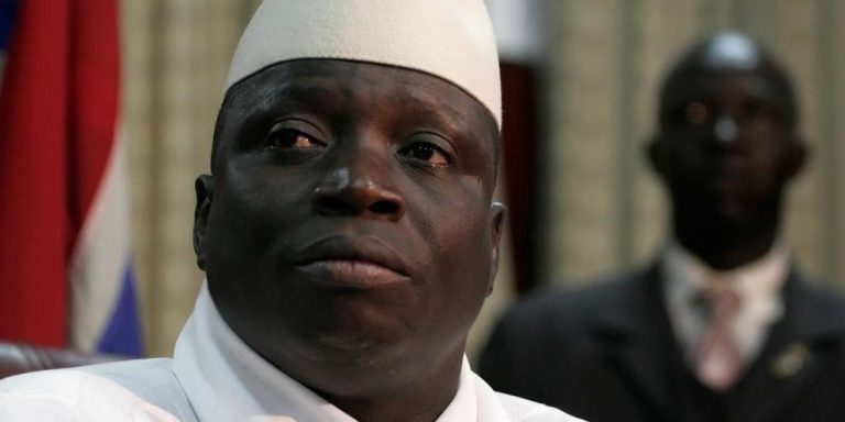 Президент Гамбии ввел пожизненное заключение за гомосексуализм