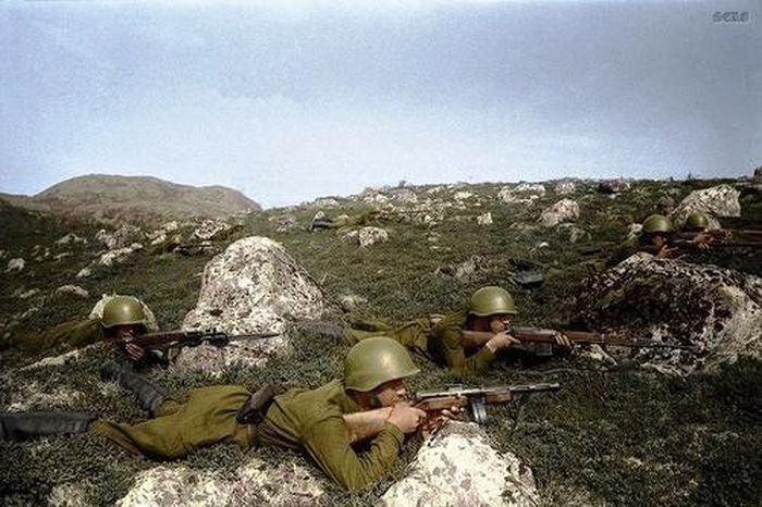 Цветные фотографии советских солдат во время Великой Отечественной