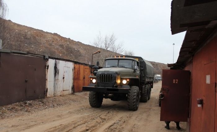 Житель Балашихи нашел надгробие в подвале гаража