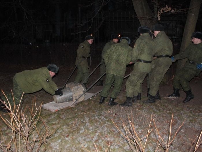 Житель Балашихи нашел надгробие в подвале гаража