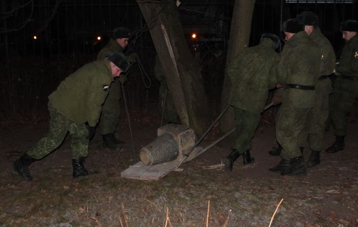 Житель Балашихи нашел надгробие в подвале гаража