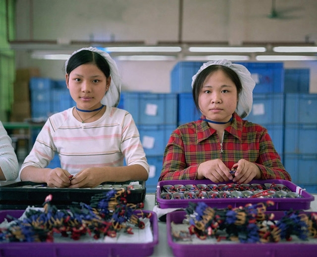Рабочие на китайских фабриках игрушек