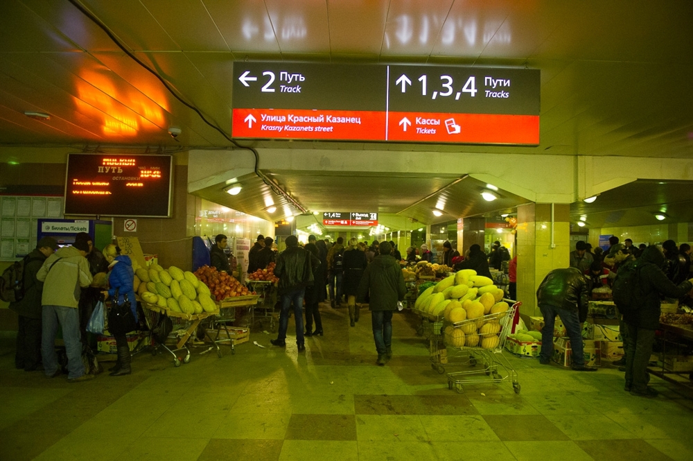 Кто разогнал нелегальный рынок у станции Выхино?