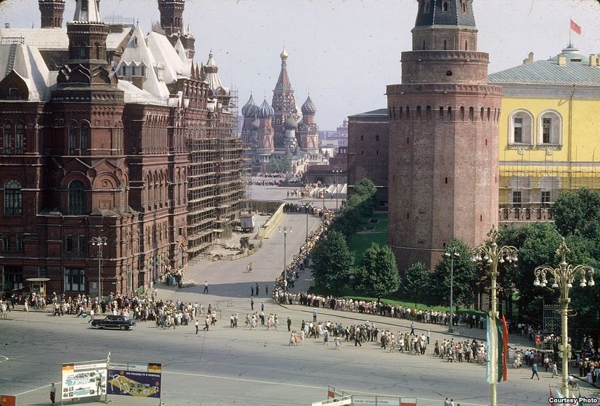 Сцены из советской жизни. Загадочные фото 1963 года