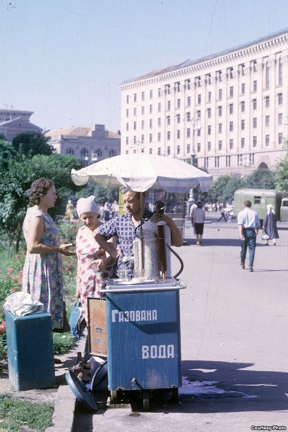 Сцены из советской жизни. Загадочные фото 1963 года