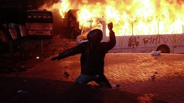 В Киеве радикалы сожгли офис коммунистов. Милиция - следующая
