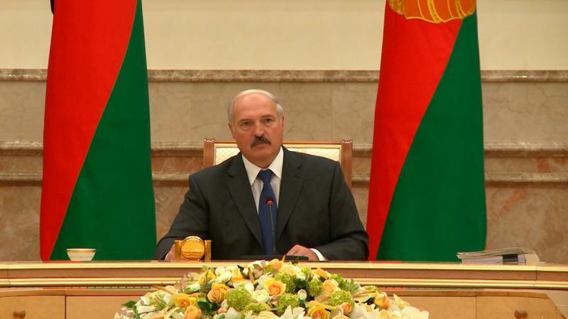 Лукашенко: искусственного повышения цен на бензин в Беларуси не будет 