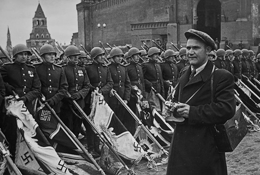 Евгений Халдей: Знаменитый фотограф войны