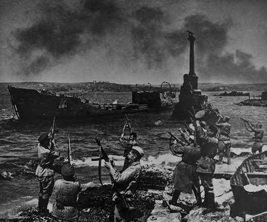 Евгений Халдей: Знаменитый фотограф войны