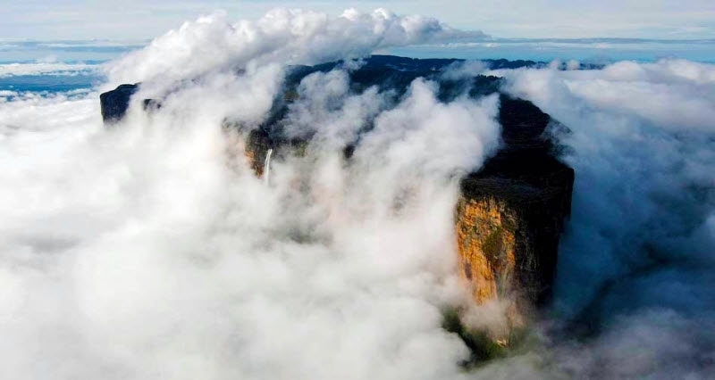 Облака и столовые горы Тепуи (Tepuis)