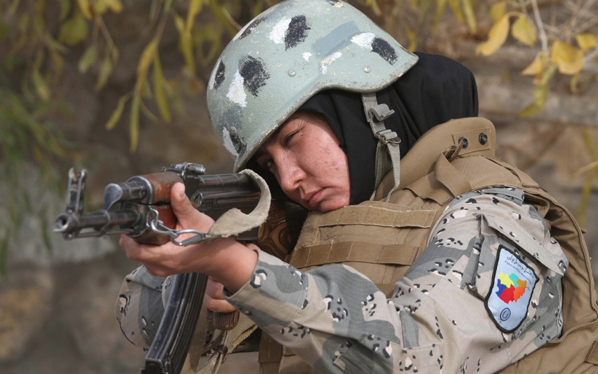 Женщина-солдат из Афганистана
