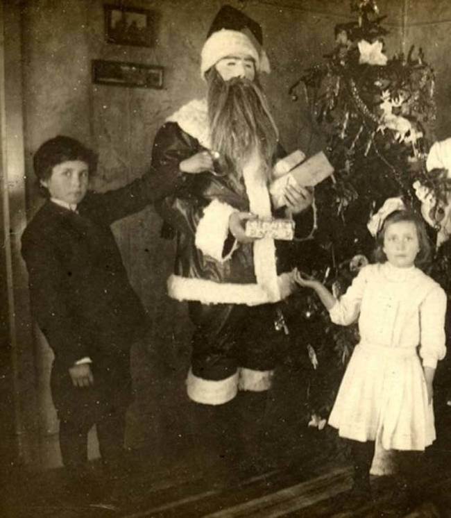 30 Санта Клаусов, которых не стоит показывать вашим детям