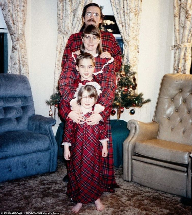 Самые смешные и нелепые рождественско-новогодние семейные фотографии