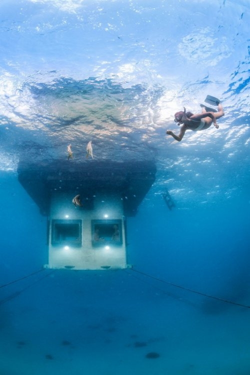 Подводные апартаменты отеля Manta Resort на Занзибаре
