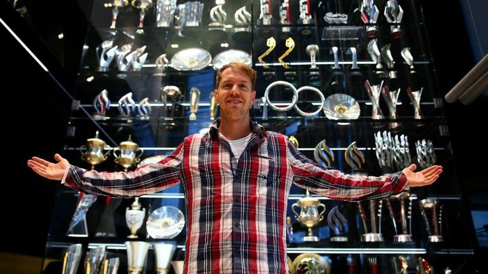 Из музея команды Формулы-1 "Red Bull" украли более 60 трофеев