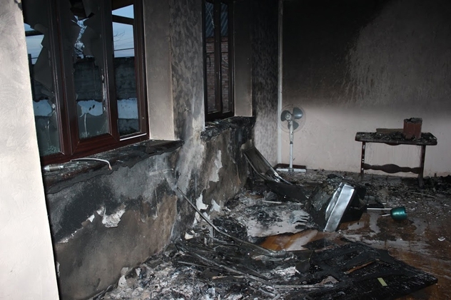 В Чечне сжигают дома боевиков