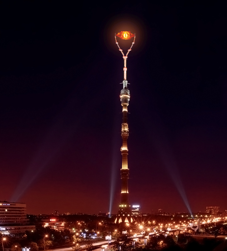 Всевидящее «Око Саурона» над комплексом «Москва-Сити»   