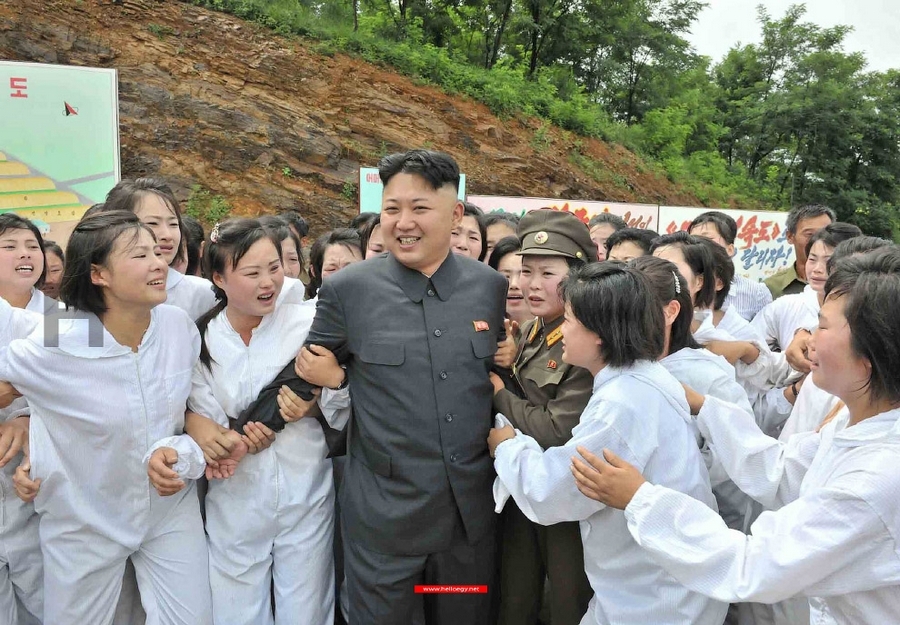 Северокорейская женская истерия