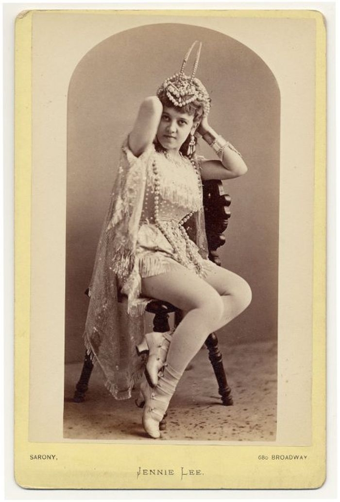 30 уникальных архивных портретов танцовщиц бурлеска