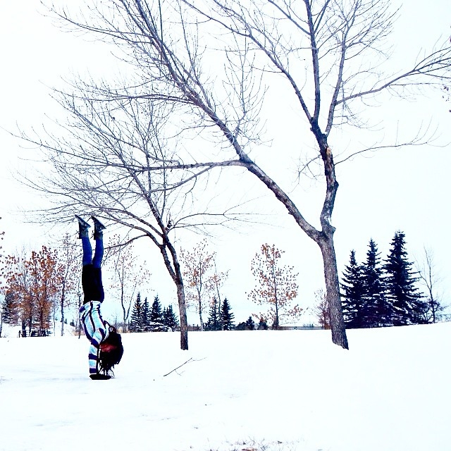 Йога на снегу в снимках из Instagram*