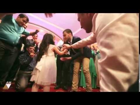 Девочка зажигает на армянской свадьбе  