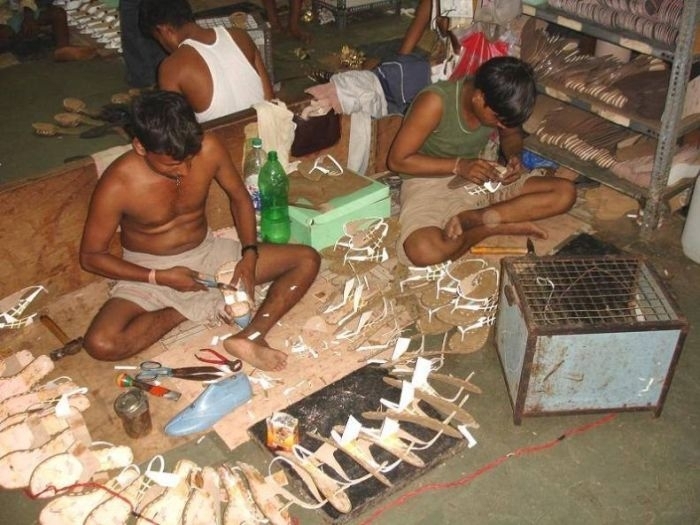 Как производят модельные туфельки в Индии