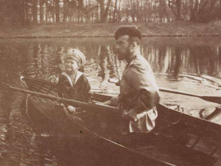 Старые фотографии с мертвыми людьми