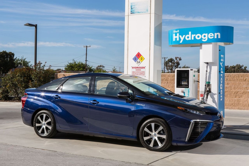 В Японии начались продажи  автомобиля с водородным двигателем