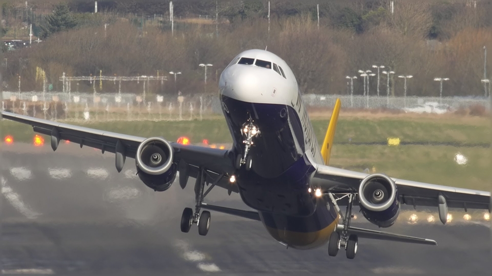 Самые рискованные взлеты и посадки пассажирских самолетов в 2014 году 