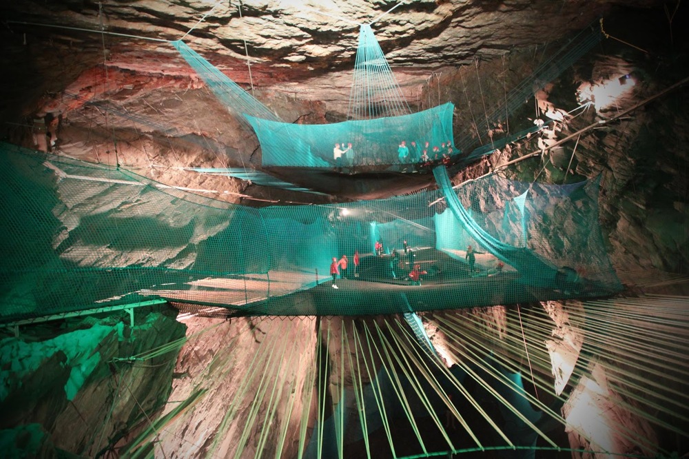 Самый большой в мире подземный батут
