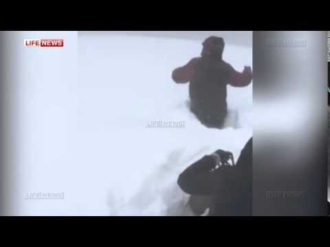 Жители Владивостока утопают в снегу 