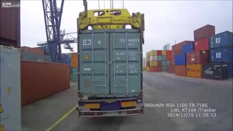 Неудачно разгрузил. Container Truck Fail. 