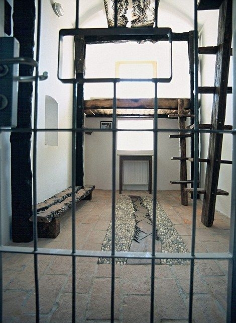 Экстравагантный хостел в заброшенной тюрьме