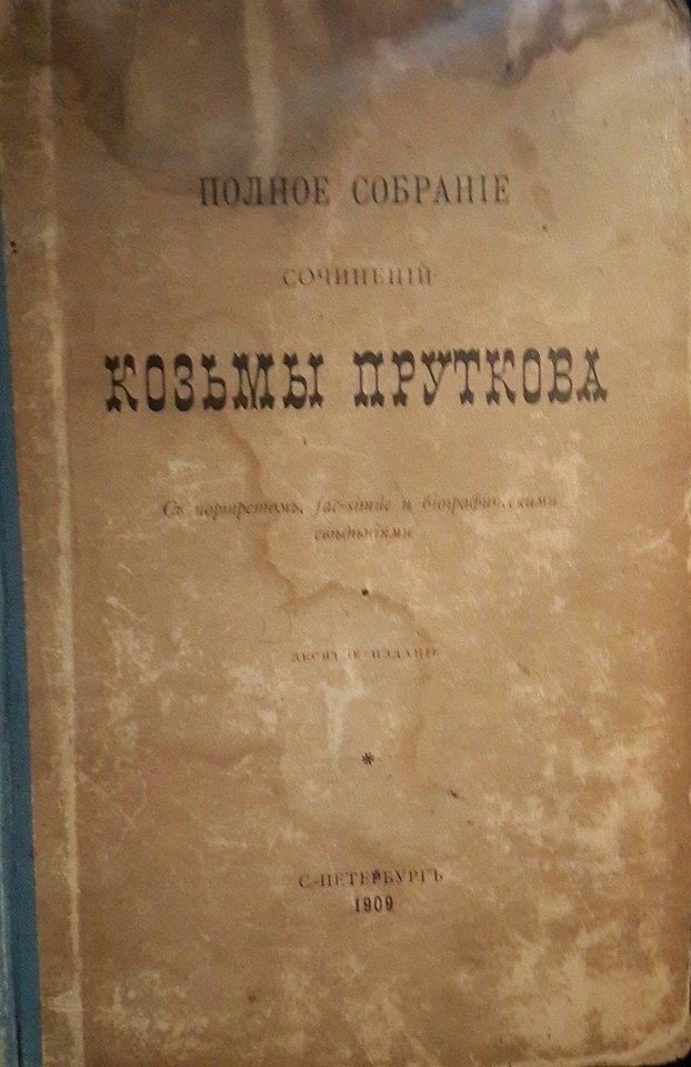 Уникальный, неожиданный набор книг в Махачкалинском кафе