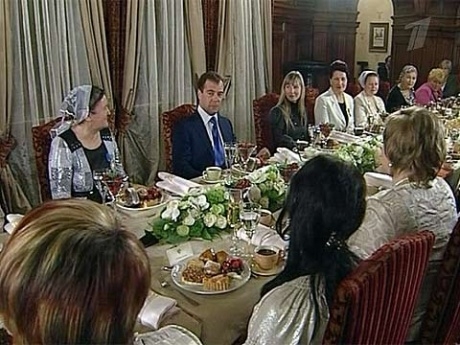 Медведев и Женщины