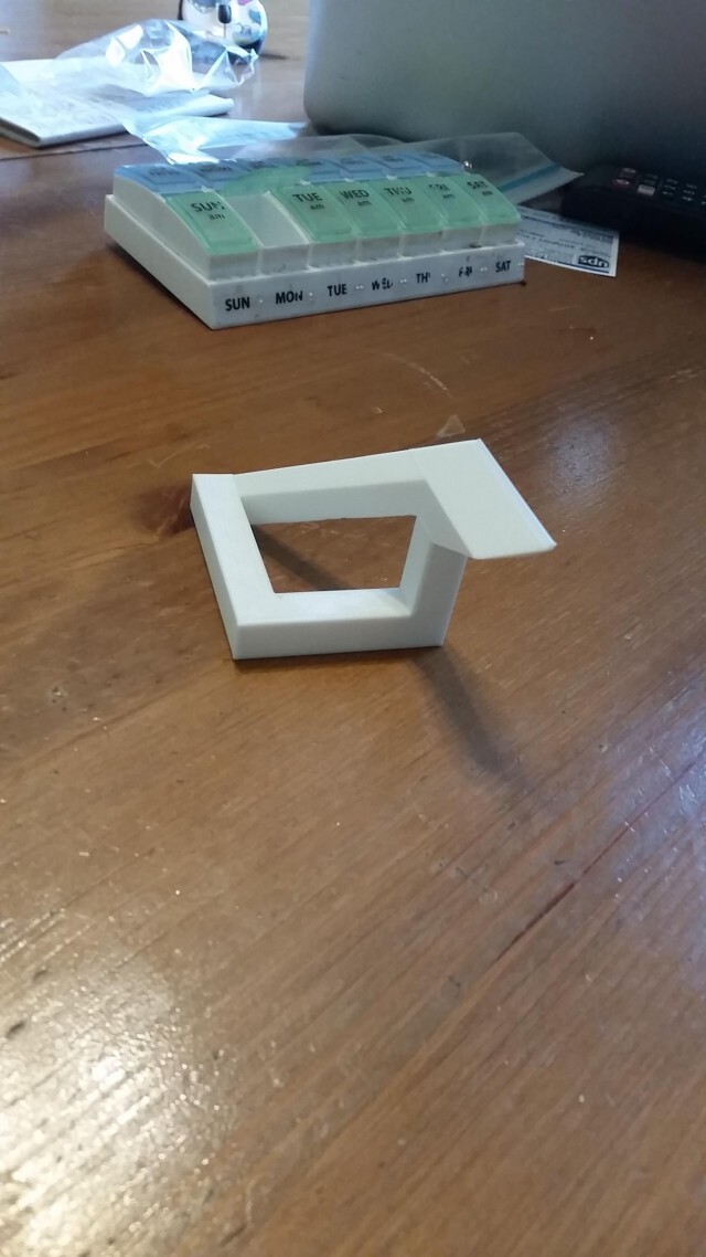 Оператор 3D принтера сломал шаблон