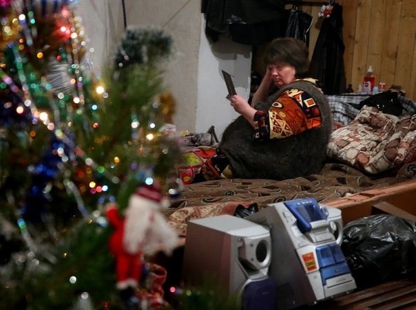 Жители Донецка, потерявшие жилье, вынуждены жить в бомбоубежищах