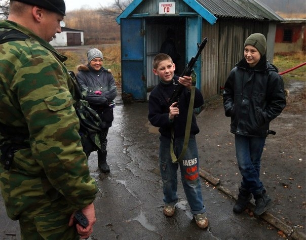 Жители Донецка, потерявшие жилье, вынуждены жить в бомбоубежищах