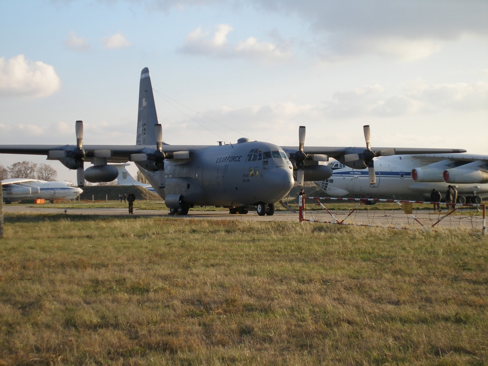 Посадка С-130 в мелитополе