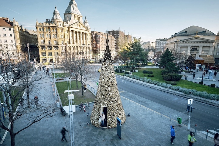 Благотворительная рождественская ель в Будапеште