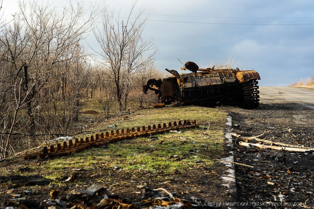 Сгоревшая украинская военная техника