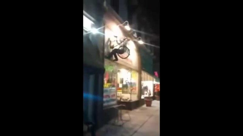 Guy Tries To Ride a Bike Sign [HD] RAW [NoAds] 
