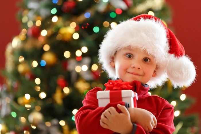 Смешные малышовые рассуждения о Деде Морозе, Снегурочке и конфетах 