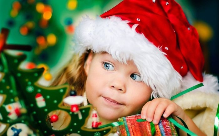 Смешные малышовые рассуждения о Деде Морозе, Снегурочке и конфетах 