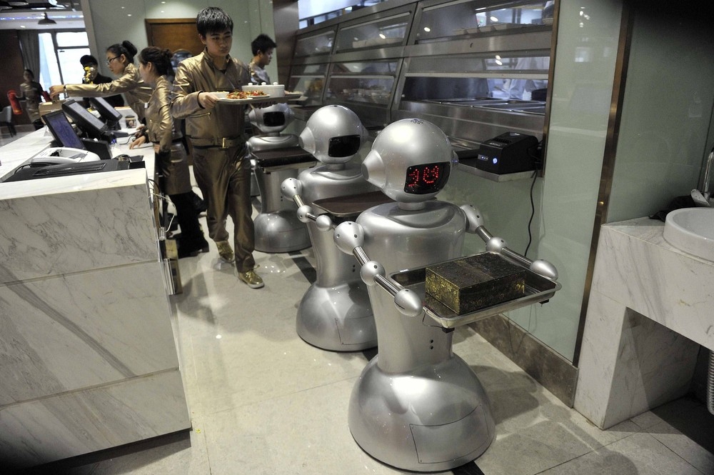 Самый крупный роботизированный ресторан в Китае