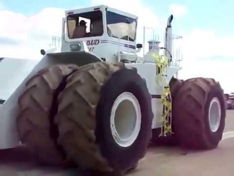 The biggest tractor in the world. Самый большой трактор в мире. 