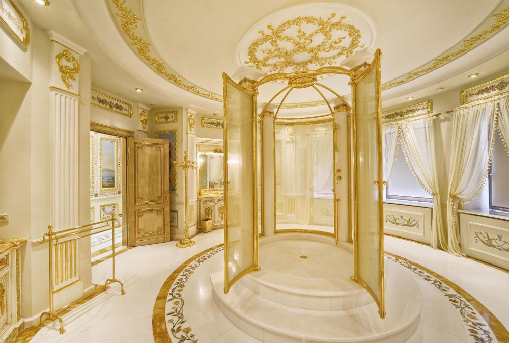 На Рублевке продается золотой дворец за сто миллионов долларов