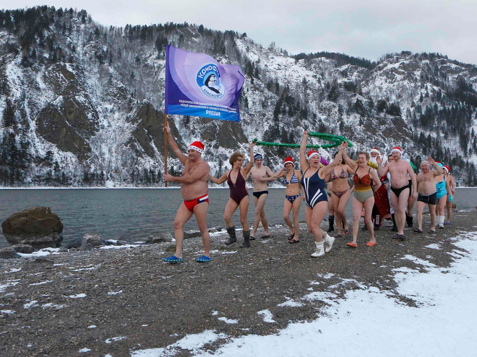 Шествие членов клуба зимнего плавания и закаливания "Криофил"