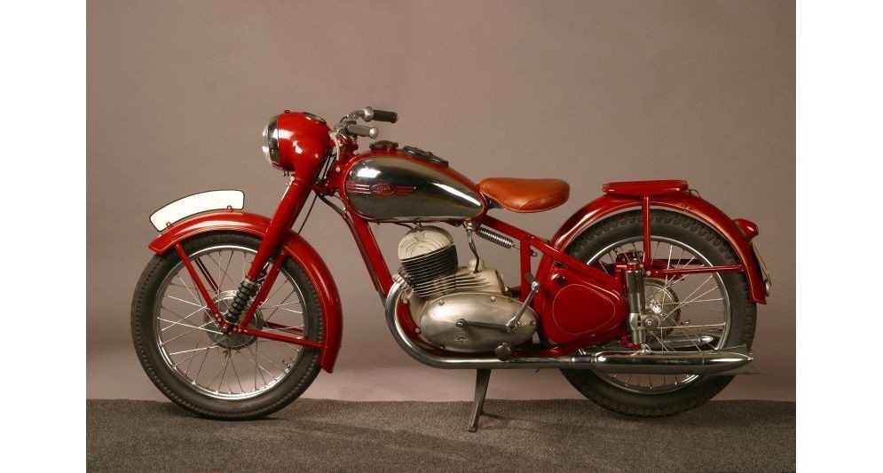 60 лет "Старушке": история легендарного мотоцикла Jawa